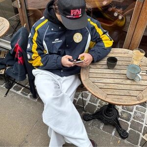 EMESTUDIOS Magnus Voca Raincoat